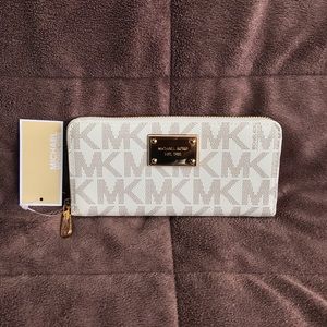 NWT Michael Kors Signature Continental Wallet
